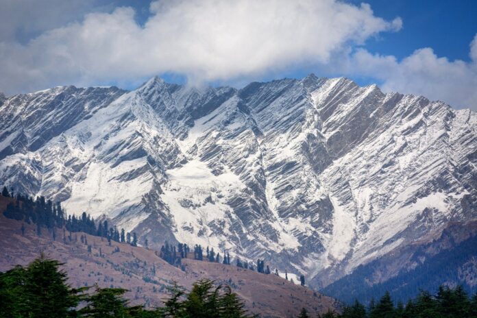 Snow mountains in Himachal Pradesh