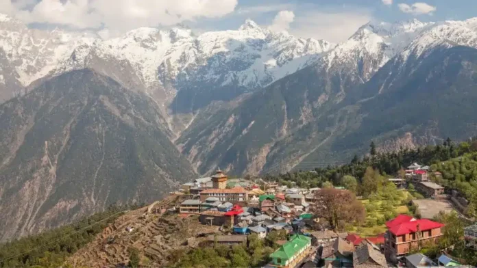 Houses in between mountains